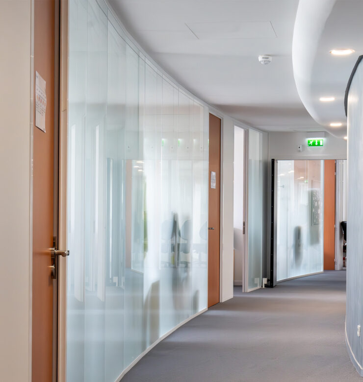 Couloir dans les locaux de Charenton-le-Pont