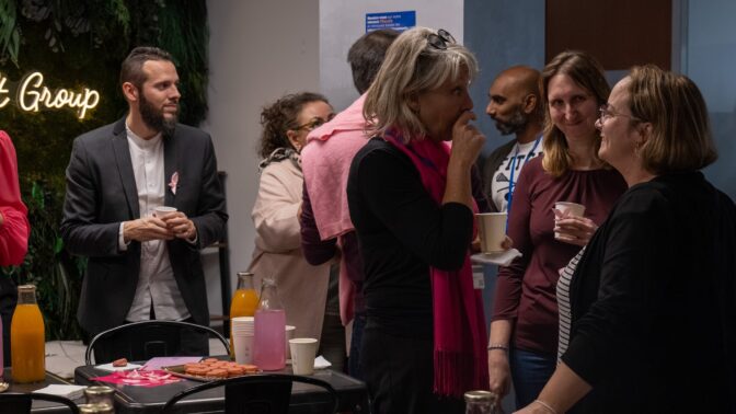 Nos Talents Bleus Le Renard Bleu lors du goûter rose à l'occasion d'Octobre Rose au sein de Blue Soft