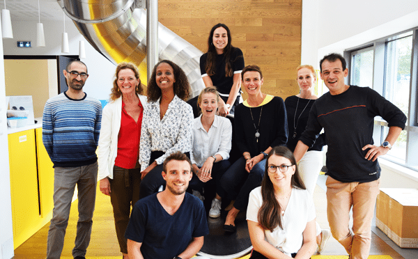 Plusieurs personnes avec le sourire pour l'inclusion - JobIRL association soutenue par le groupe Blue Soft dans le cadre du Projet Indigo 2026