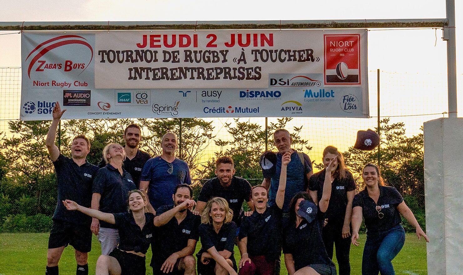 Groepsfoto van ons Ileo Niort-team tijdens een rugbytoernooi